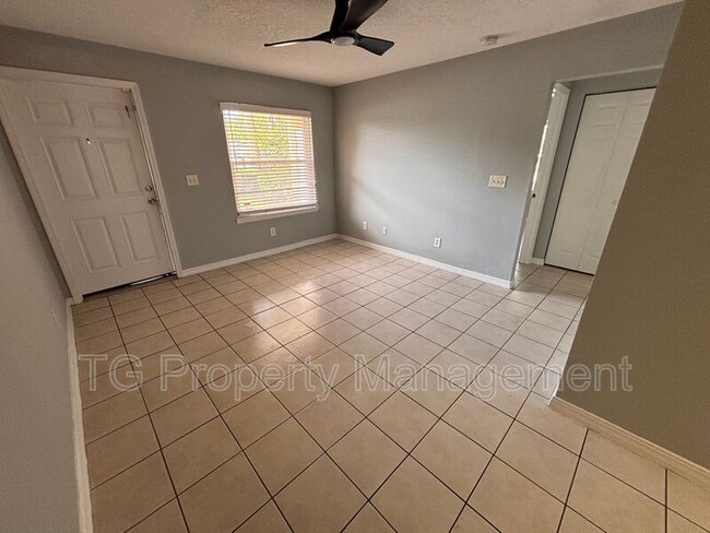 Photo - 207 7th St S