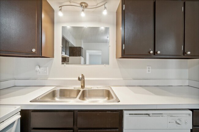 Photo - Country Club Park Apartments (320 S. Drake...