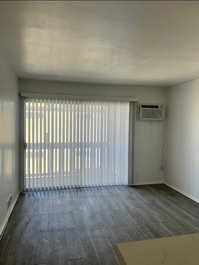 18414 Collins St