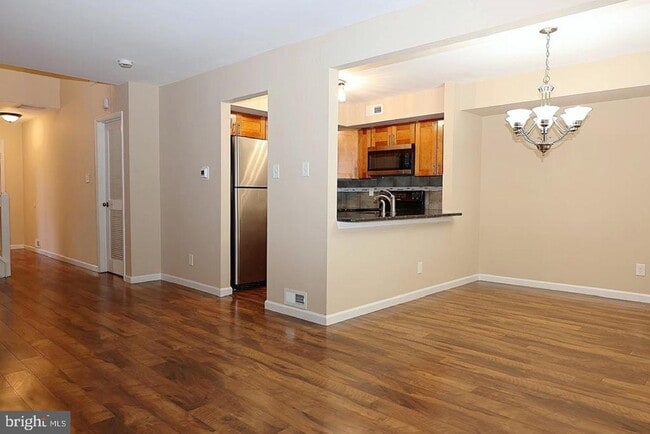 Photo - 13 5 Crown Royal Cir