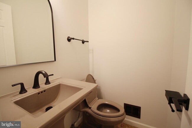 Photo - 3139 Stratford Ct