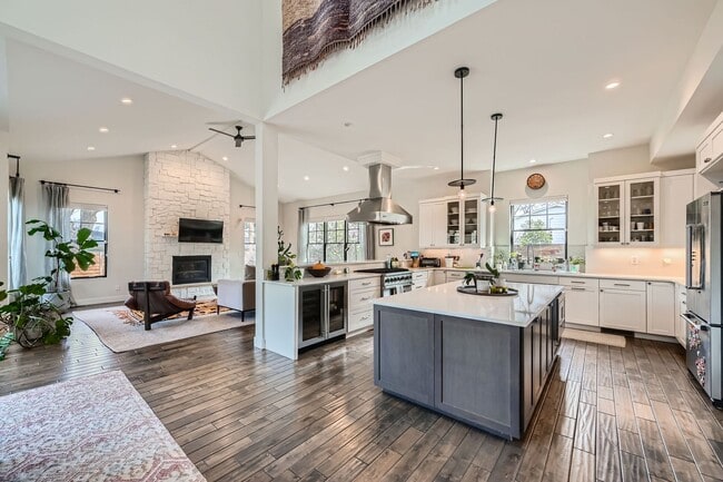 Building Photo - Refined Boulder Living - Furnished 5BDR Gem