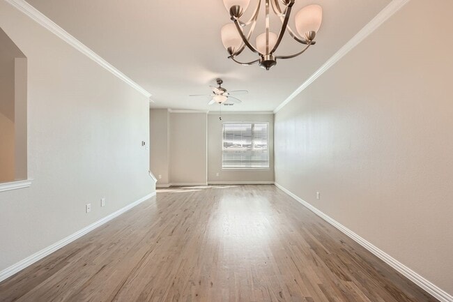 Photo - 301 E Lamar St