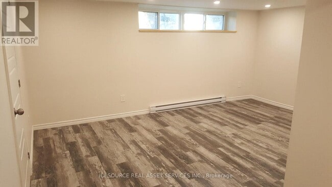 Photo - 44 Bartonville Ave W