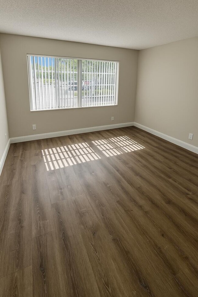 Photo - 537 S Sequoia Dr Unit 113