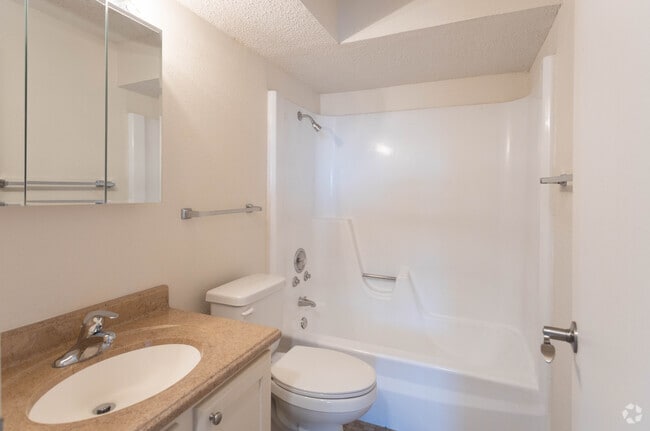 2BR, 1.5BA - 1,000 SF