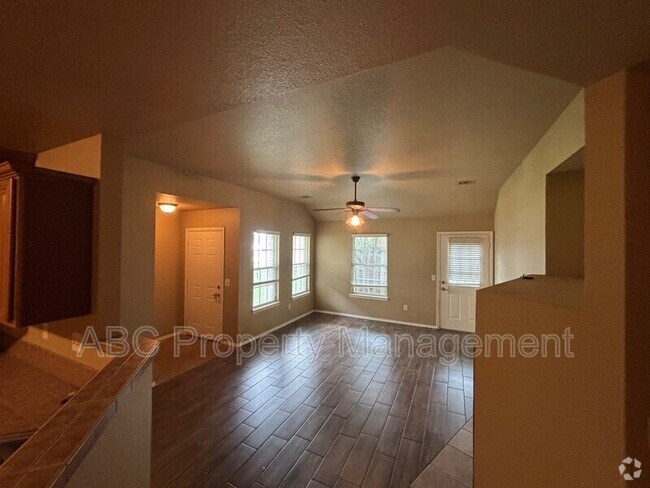 Building Photo - 2810 Wildwood Dr Rental