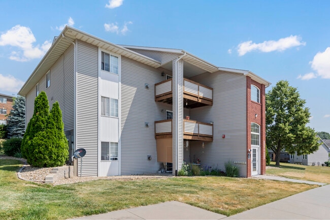 Building Photo - 2440 Rushmore Dr Rental