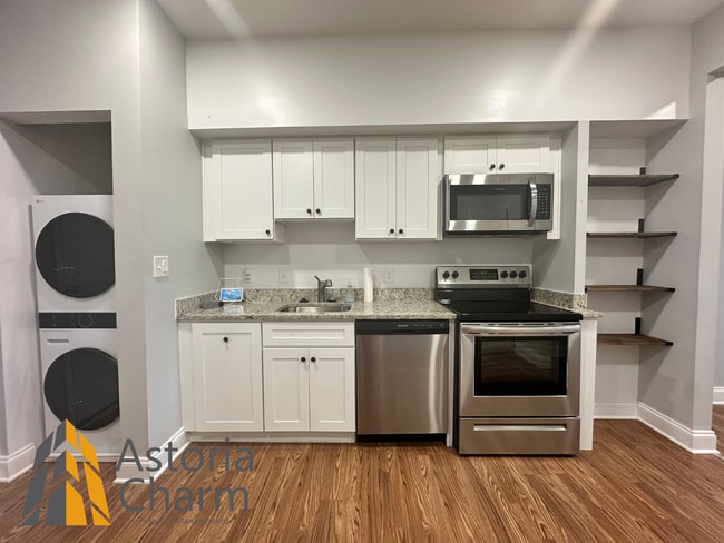 Updated 2 Bedroom 1.5 Bath Home with Deck,... - Updated 2 Bedroom 1.5 Bath Home with Deck,...