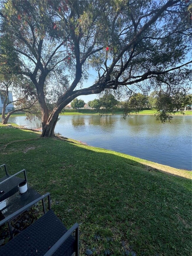 Photo - 5533 Courtyard Dr Unit 5533