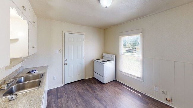 Photo - 2 Bedroom/1 Bedroom Home