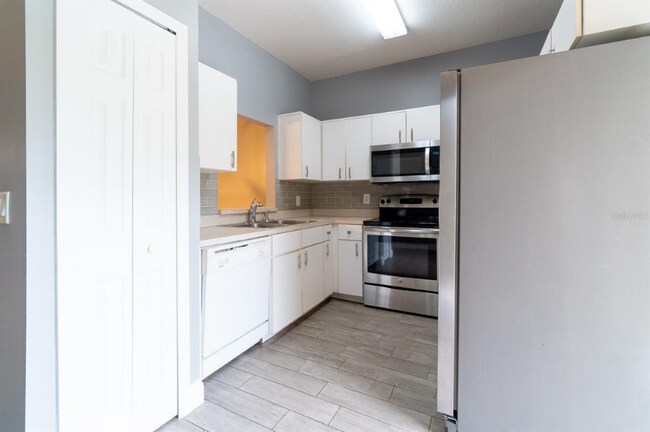 Photo - 6037 Scotchwood Glen