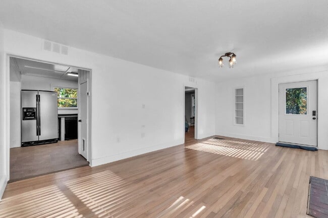 Photo - Beautifully Maintained 3BR/1BA Residence N...