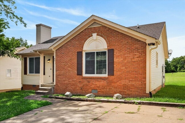 Photo - Pet Friendly Three Bedroom!