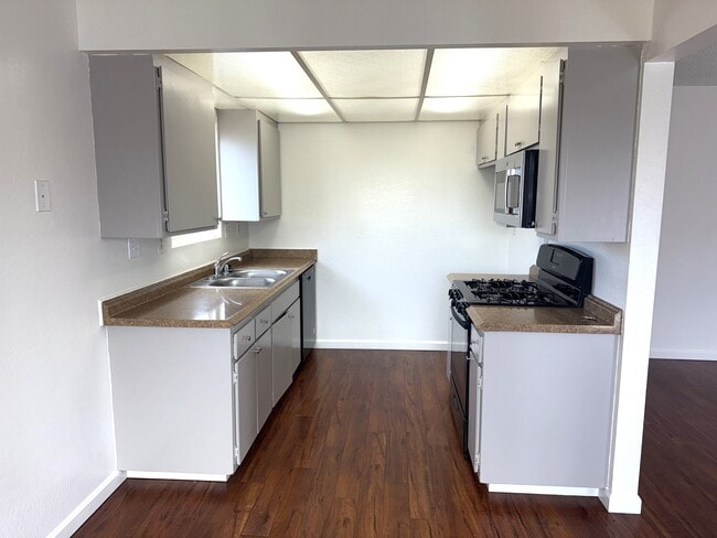 Photo - 16682 Algonquin St Unidad C