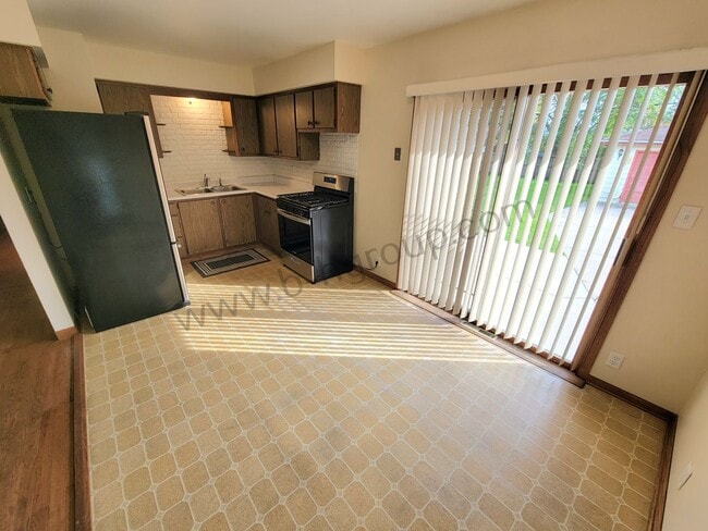 Photo - Great Location!