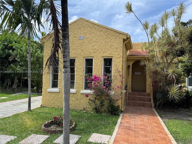 Building Photo - 701 NE 4th Ct. Rental