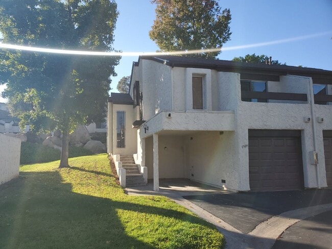 Building Photo - Fabulous Fletcher Hills remodeled townhome.