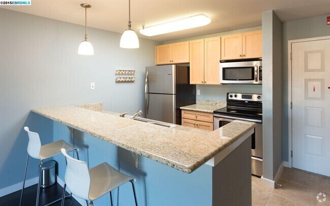Building Photo - Lovely and updated top floor 1/1 condo wit... Unit 4410