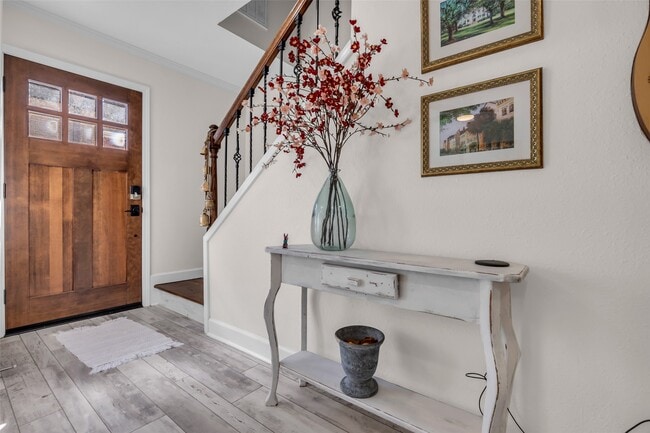 Photo - 1223 Saxony Ln