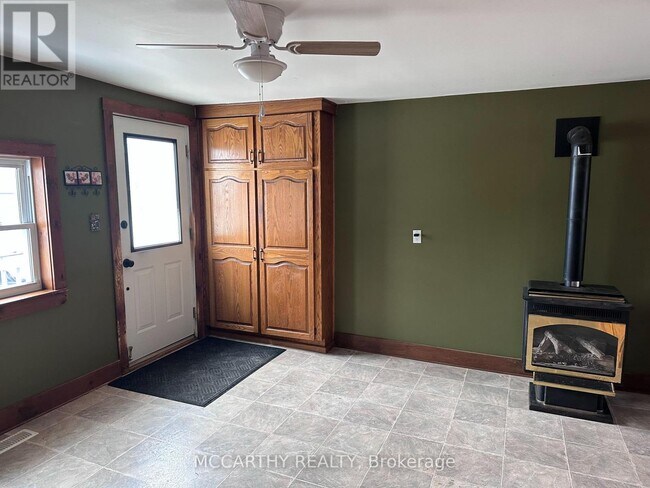 Photo - 168 Victoria St