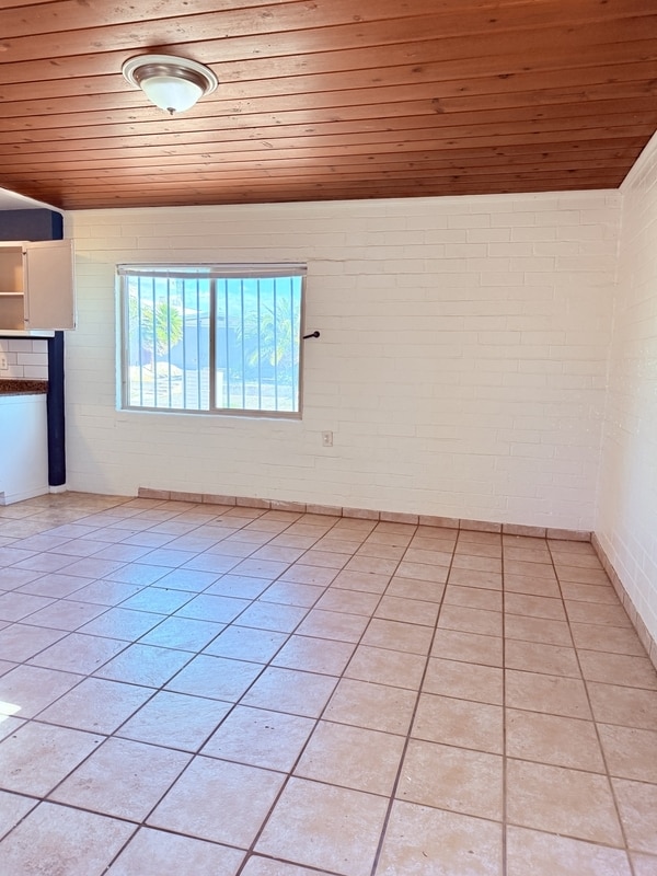 Photo - 232 W Flores St