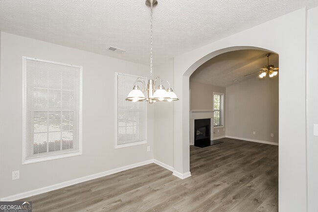 Photo - 1367 Westward Dr SW