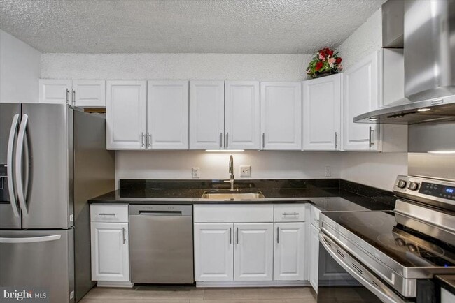 Photo - 3800 Powell Ln Unit 1228