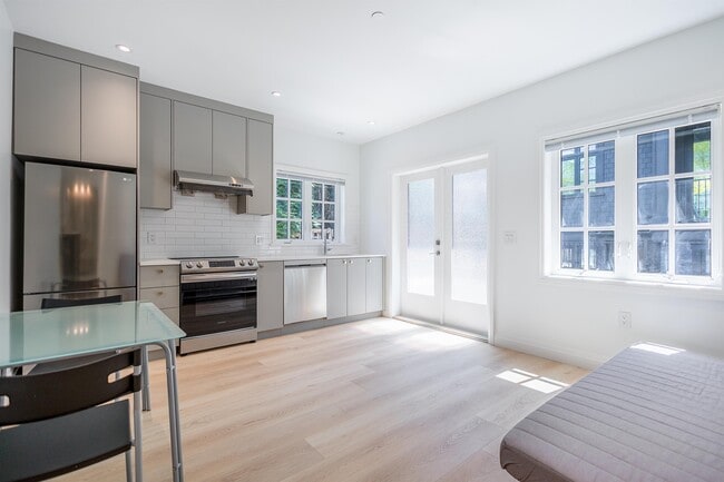 Photo - 3887 W 15th Ave