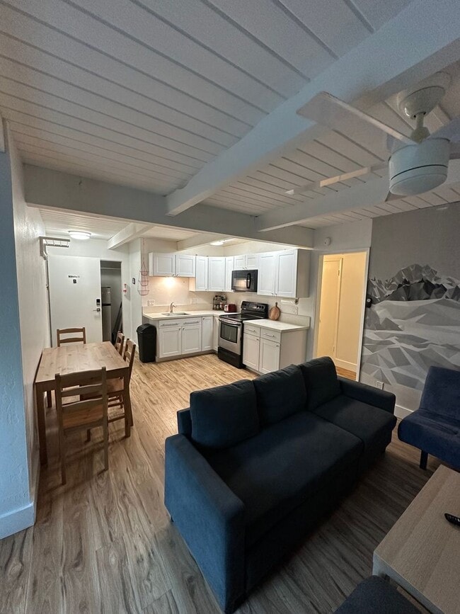 Modern 2-Bedroom Home in Mammoth Lakes - Modern 2-Bedroom Home in Mammoth Lakes