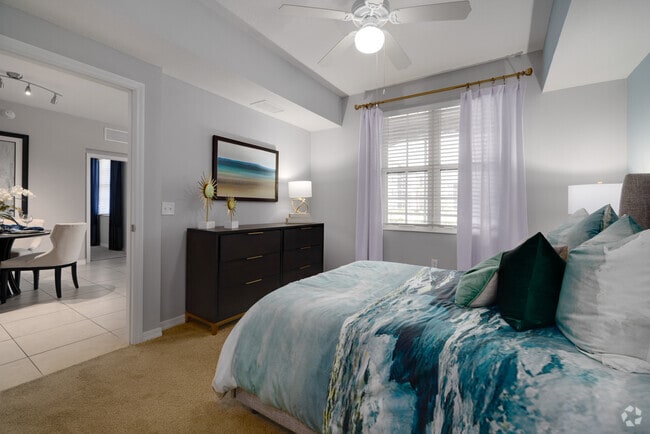 2 BR, 2 BA - 1100SF