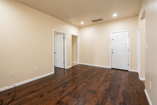 Photo - 467 Hawthorne Ave Unidad 2