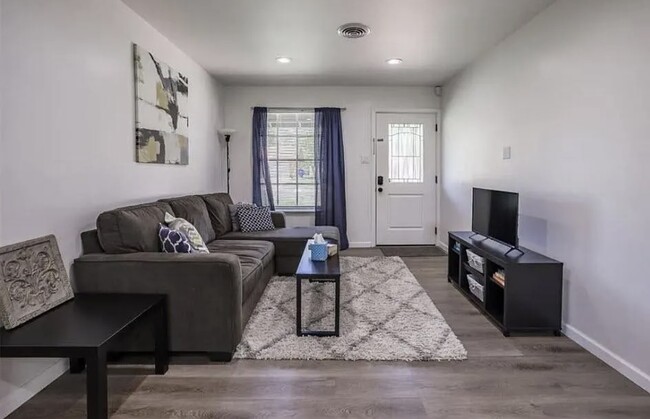 Open living room area - 1313 Clearfield Dr House