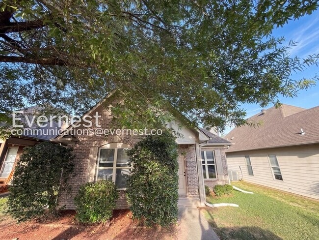 Photo - 3-Bed/2-Bath Home with Fenced Yard/Available Now!