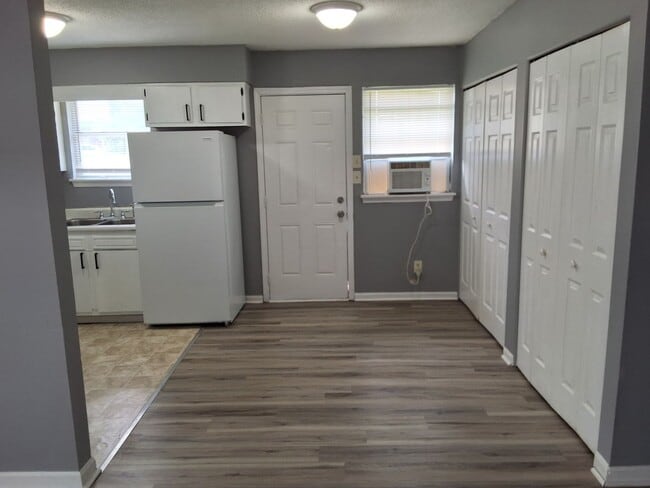 Photo - CHARMING 3 BED, 1 BATH HOUSE LOCATED IN ELIZABETHTOWN, KY