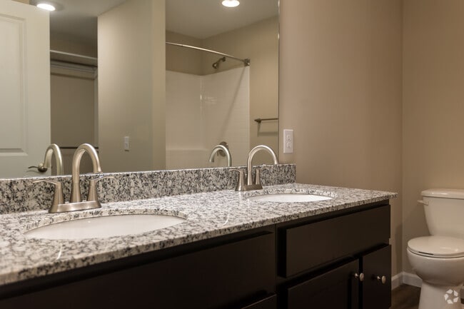 Breezewood - 2BR,2BA - 1,317SF - Primary Bathroom - Redwood Kannapolis Davidson