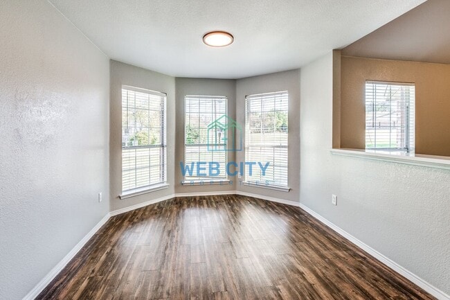Photo - 6527 Leana Ave