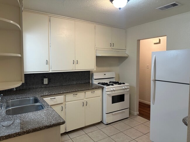 116 Forest Oaks Ln