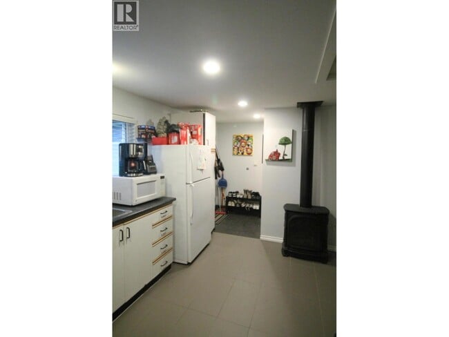 Photo - 737 Robinson St