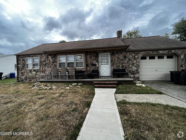 Building Photo - 1000 Woodgate Ave Rental