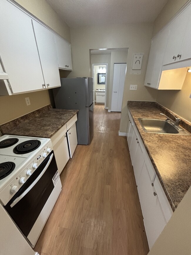 Photo - 30-30 Westmount Rd W Unit 9