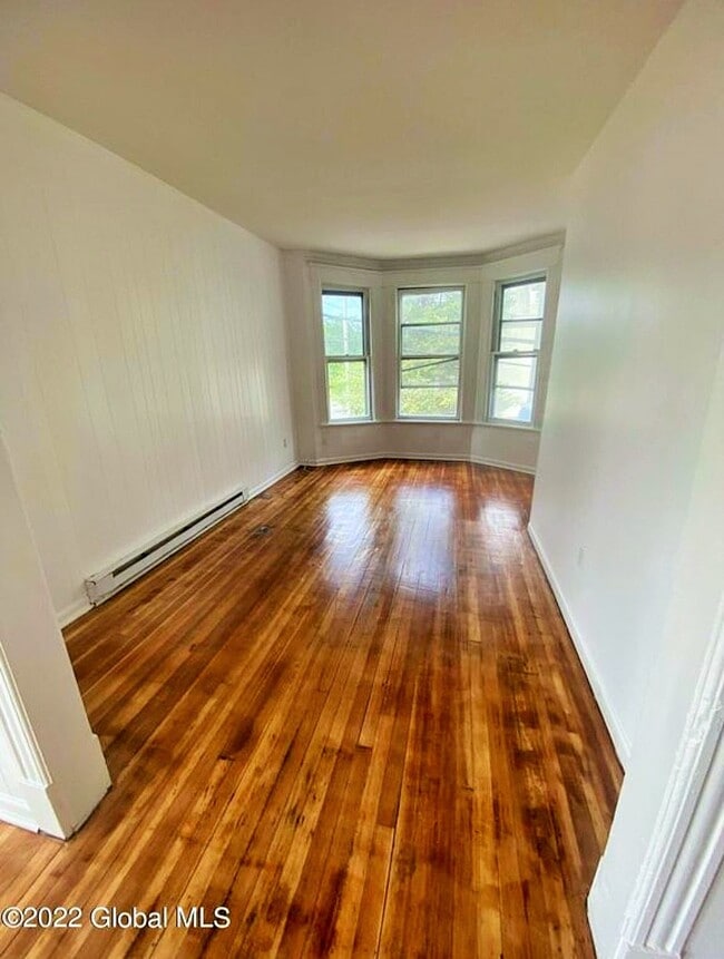 Photo - 534 Morris St Unidad Upstairs