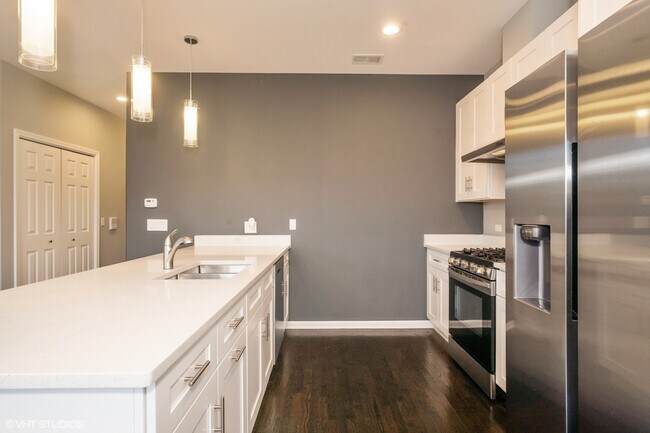 Photo - 2910 S Archer Ave Unit 2B