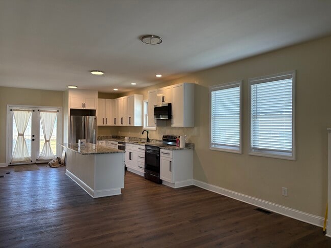 Photo - 214 Lamont St