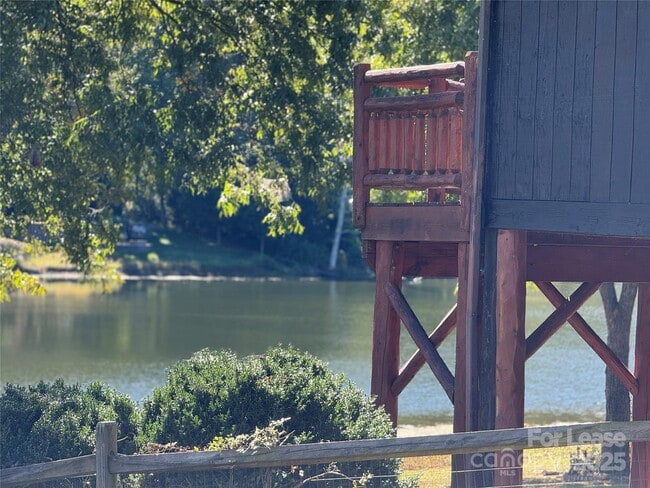 Photo - 1011 Lakeshore Dr