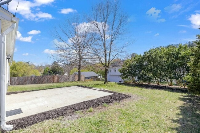 Building Photo - 404 Quartz Dr