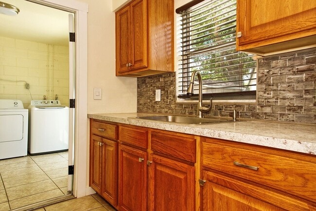 Photo - Nice 3/2 with 1 car garage fully fenced ba...