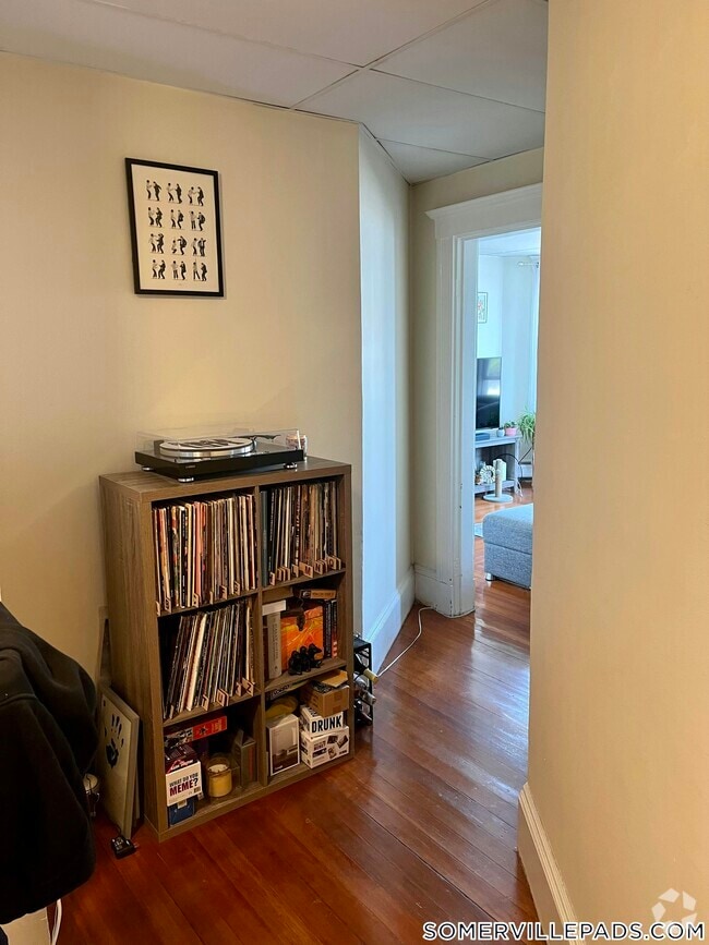 Building Photo - 112 Thurston St Unit 5 Rental