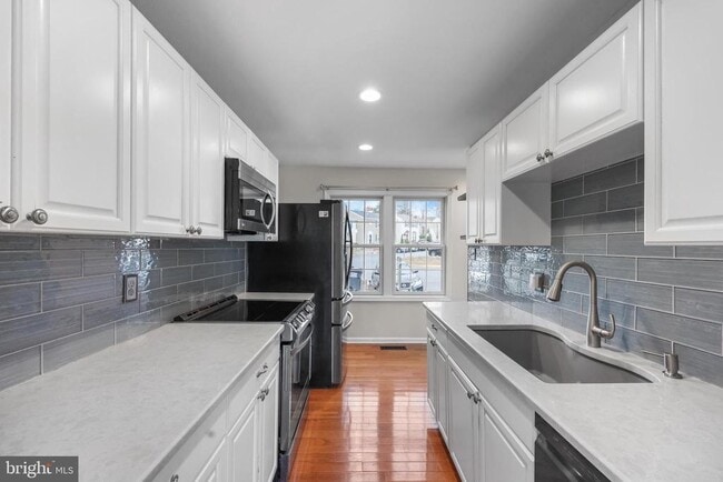 Building Photo - 2921 Lexington Ct