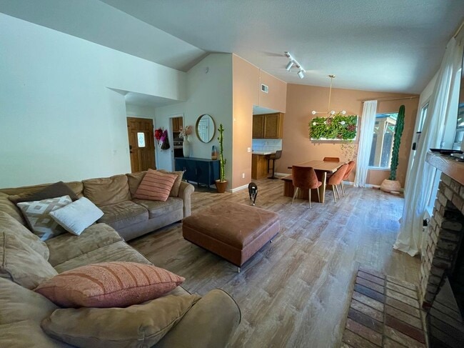 Photo - 100 Bittercreek Dr